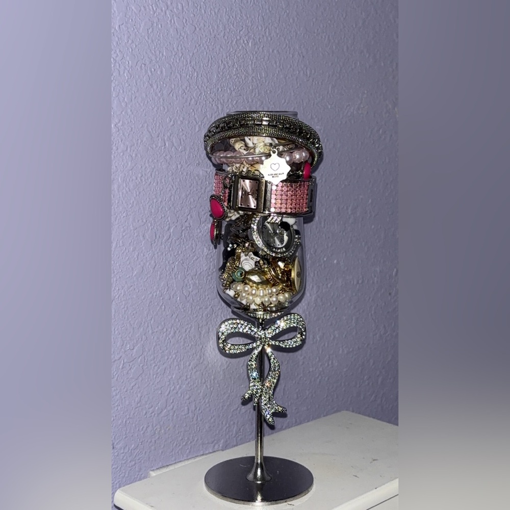 Bow Champagne  Fullfilled with Mystery Jewelry